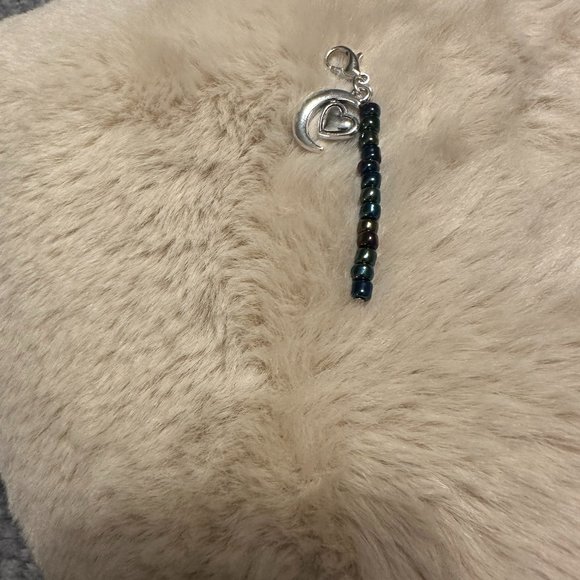 Zipper Pull - Picture 1 of 1